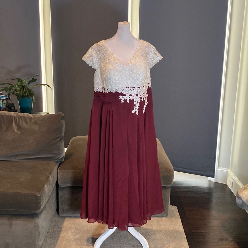 Women’s Ivory Lace Top Chiffon V-Neck with Cap Sleeves Formal Dress Size 16 NWT
